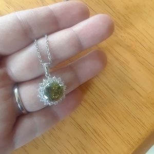 🌻Brand New🌻 Green Peridot Necklace 🌻